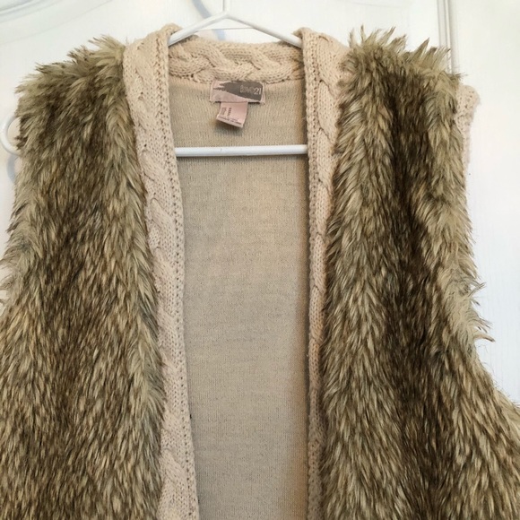 Faux fur vest Size M - Picture 3 of 3